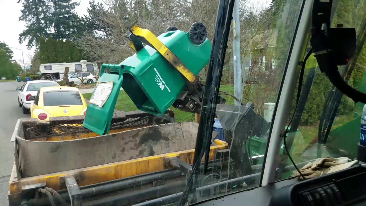 slammin eagle curotto can toy