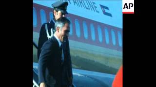 SYND 25 9 75 KING HUSSEIN OF JORDAN ARRVING TO SYRIA FOR TALKS