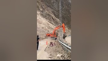 Land Sliding on GIlgit Skardu Road | #shortsfeed #gilgitskarduroad #landslide