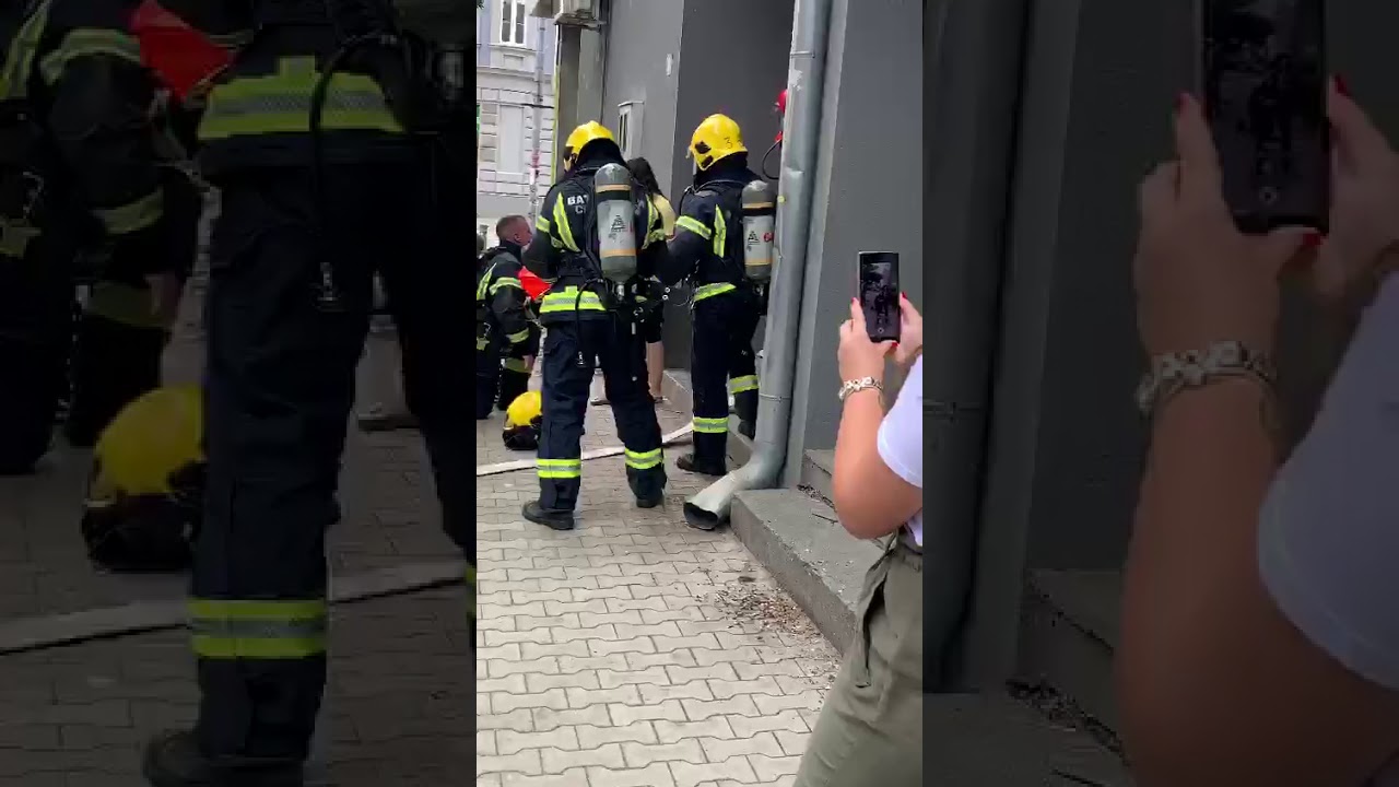 Prosidba - vatrogasac zaprosio devojku u Pancevu