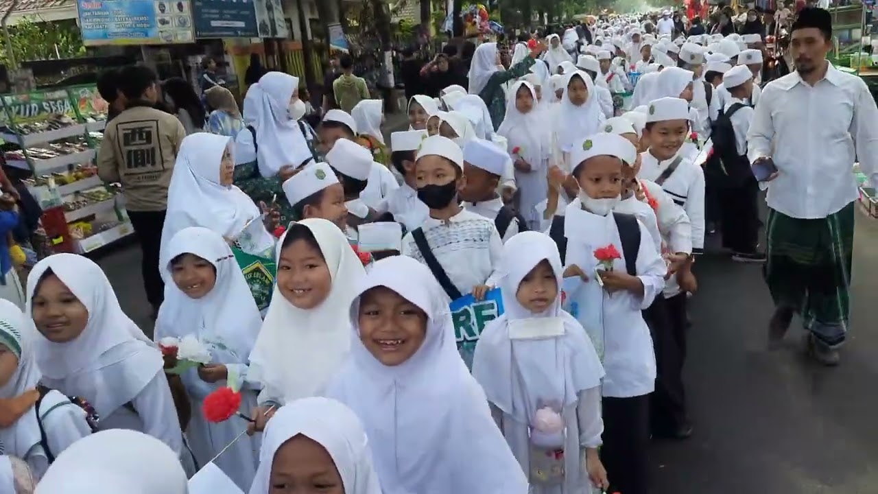 Pawai Hari Santri Nasional 2023 MWCNU Pare Kediri