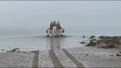 Galveston Bay plane crash rescue | LIVE coverage