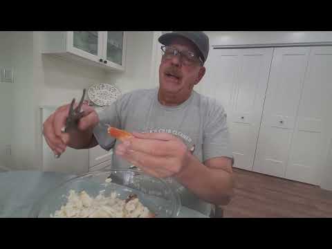 Easy way to get the body meat from a Dungeness crab.