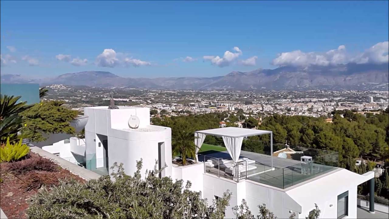 SIS Spa in Spain visits SHA Wellness Clinic, February 2015