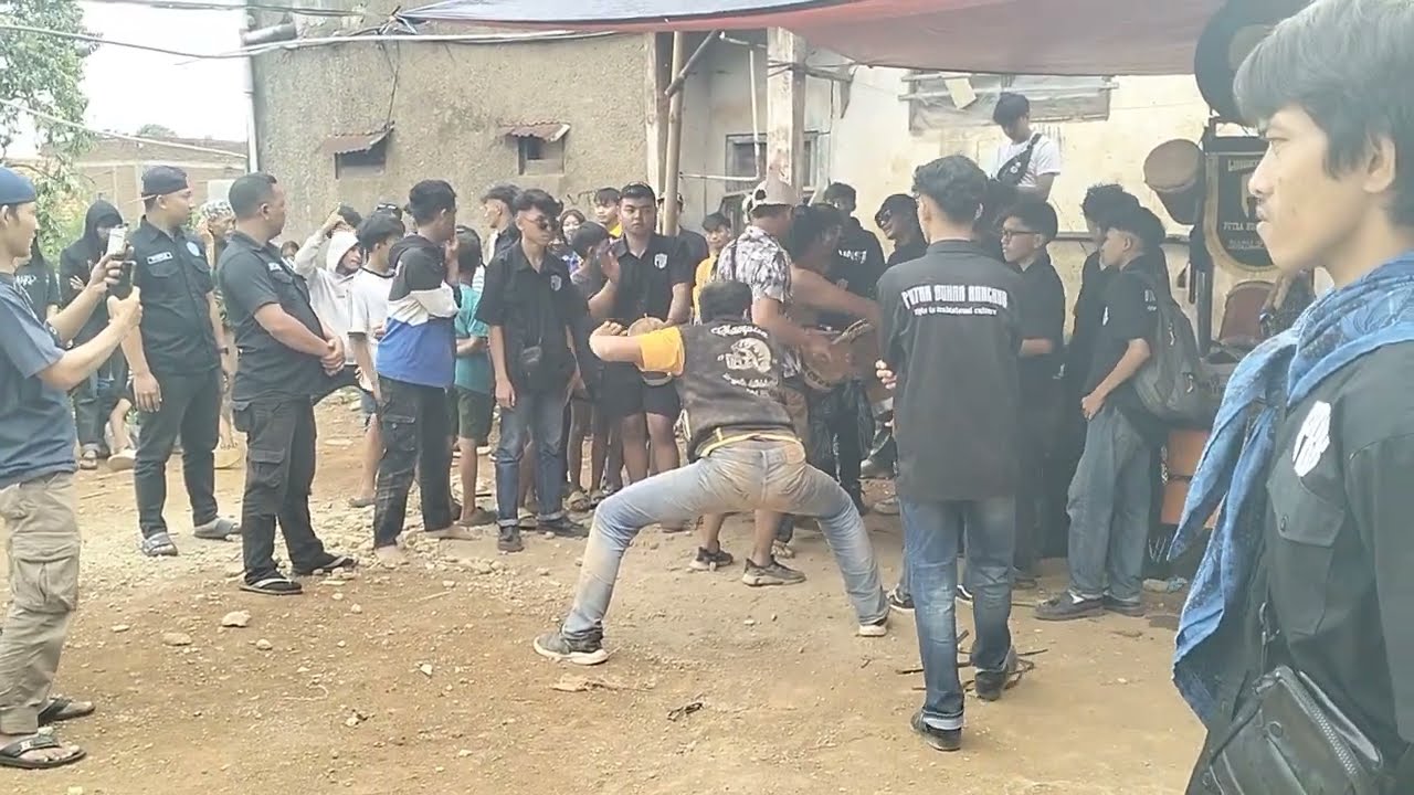 NAYAGA DAN PENONTON BANYAK YANG  KESURUPAN - SENI REAK PUTRA BUHAR KANCANA