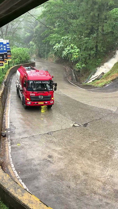 Penerobos Bikin Sopir Truk Sengsara #trucksumbar32 #automobile #trending