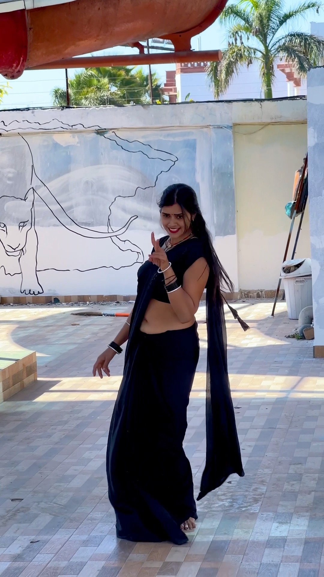 नशीली तेरी आँख ओ मोनालिसा #dance #meenu #trending #shortsdance