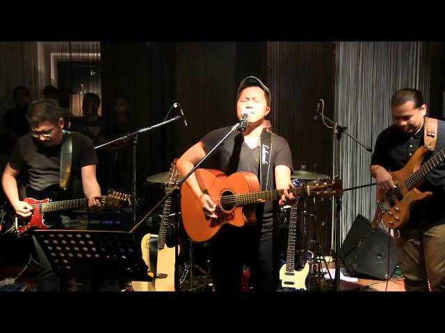 Sandhy Sondoro - Tak Pernah Padam @ Mostly Jazz 04/05/12 [HD] class=