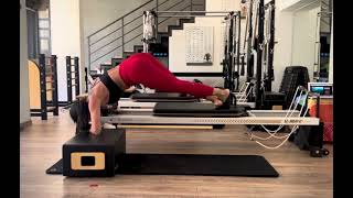 Pilates reformer Side plank