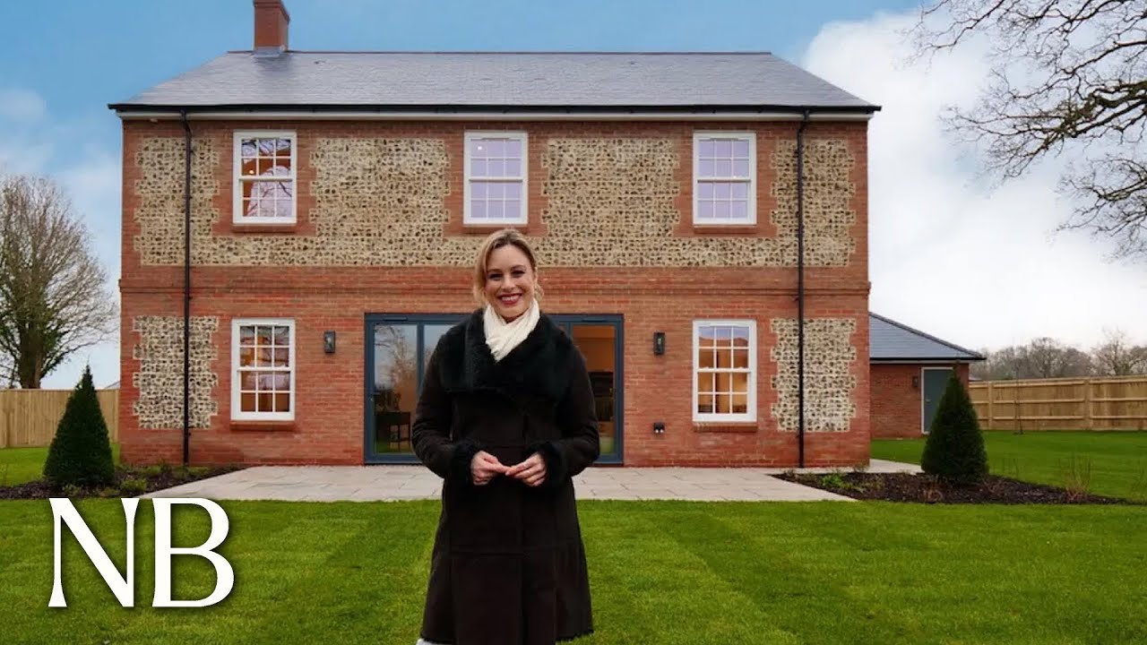 Внутри нового дома с четырьмя спальнями стоимостью 1 000 000 фунтов стерлингов в жилом комплексе ...