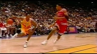 19 year old Kobe Bryant FAKES OUT Michael Jordan and Scottie Pippen (1998)