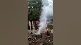 Abang Kekar Masak Pake Kayu Bakar