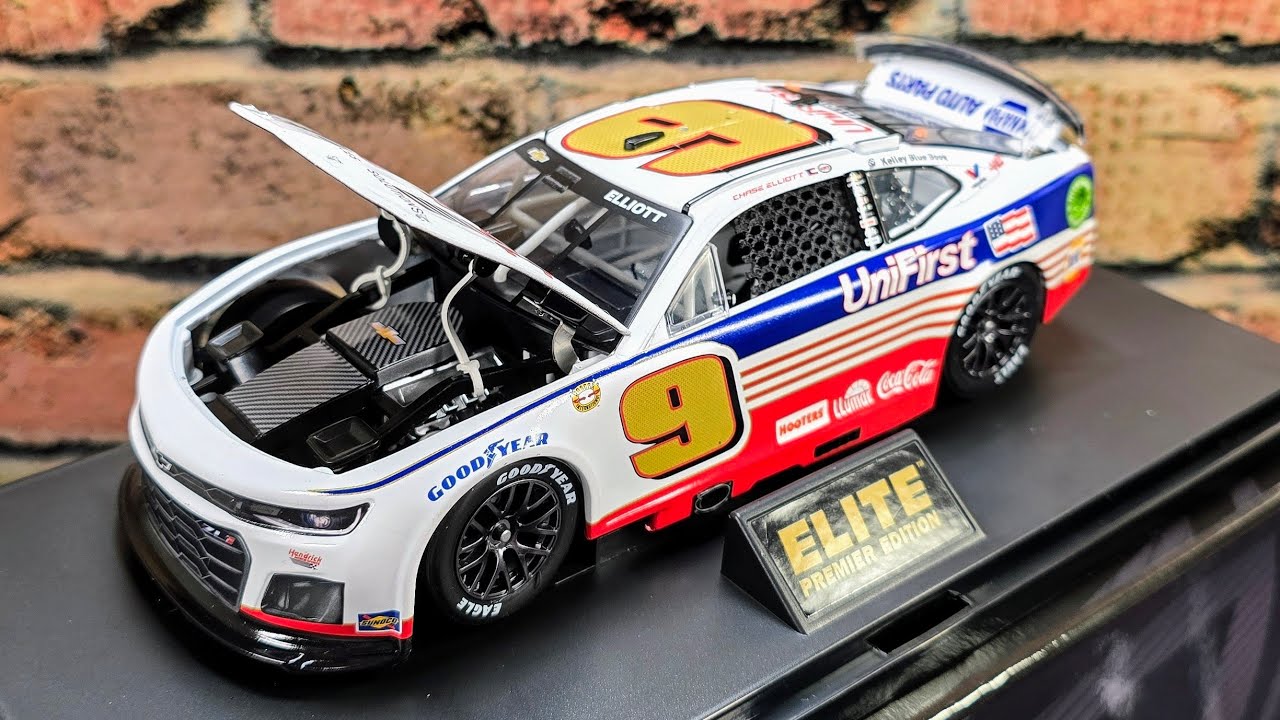 Lionel Racing Chase Elliott Diecast 1:64 - Darlington 2024 Throwback