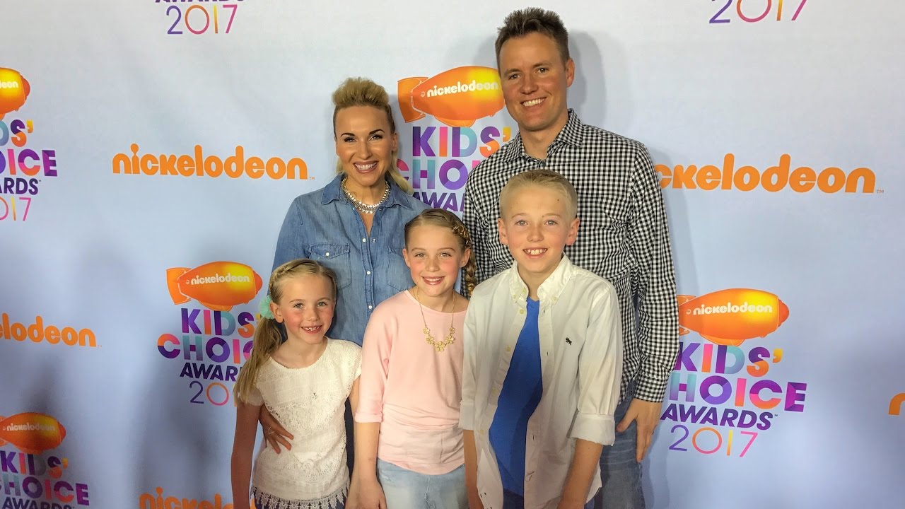 What's Inside attends 2017 Nickelodeon KID'S CHOICE AWARDS - Orange