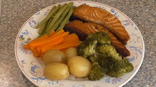 My pan fried salmon with steamed vegetables.
