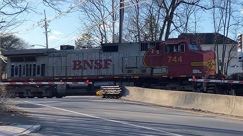 NS 1112 SD70ACE leads NS 23G with BNSF Fakebonnet 9-44CW Trailing Inman Avenue Edison NJ