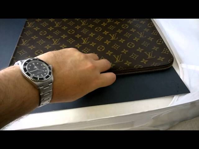 SEPERATION SALE - Louis Vuitton Document Holder - Louis Vuitton Poche  Documents 