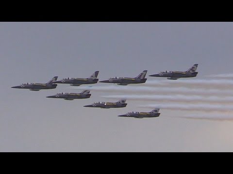 Video: Breitling Huntington Beach Air Show Blåste över En Miljon Sinnen