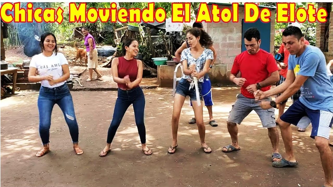 ASÍ SE MUEVE EL ATOL DE ELOTE!!- Salvadoreñas Moviendo Las Caderas - -  YouTube