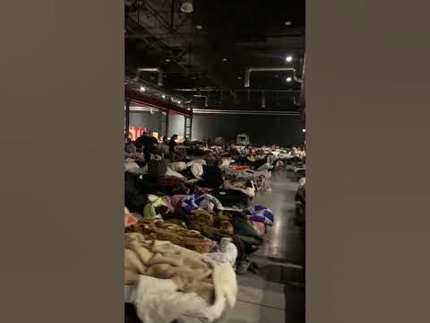 ЛАГЕРЬ ДЛЯ БЕЖЕНЦЕВ В ВАРШАВЕ ПОЛЬША - YouTube