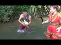 Catch duck eggs hatch eggs - Looking for fish and meeting wild ducks on the river bank