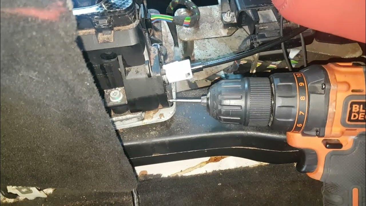 Mercedes Gklasse start niet meer, sleutel draait niet en start dus ook niet meer... 🤔 YouTube