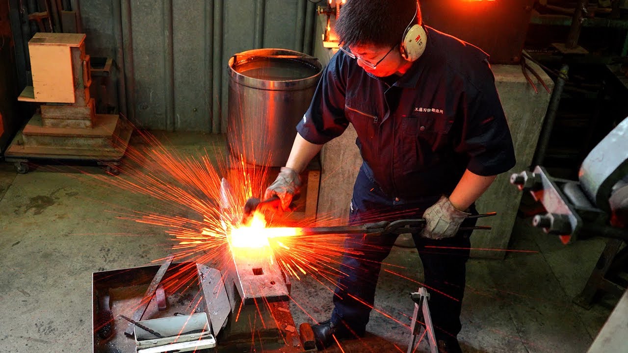 The Process of Making a Knife. Amazing Japanese Blacksmiths. - YouTube