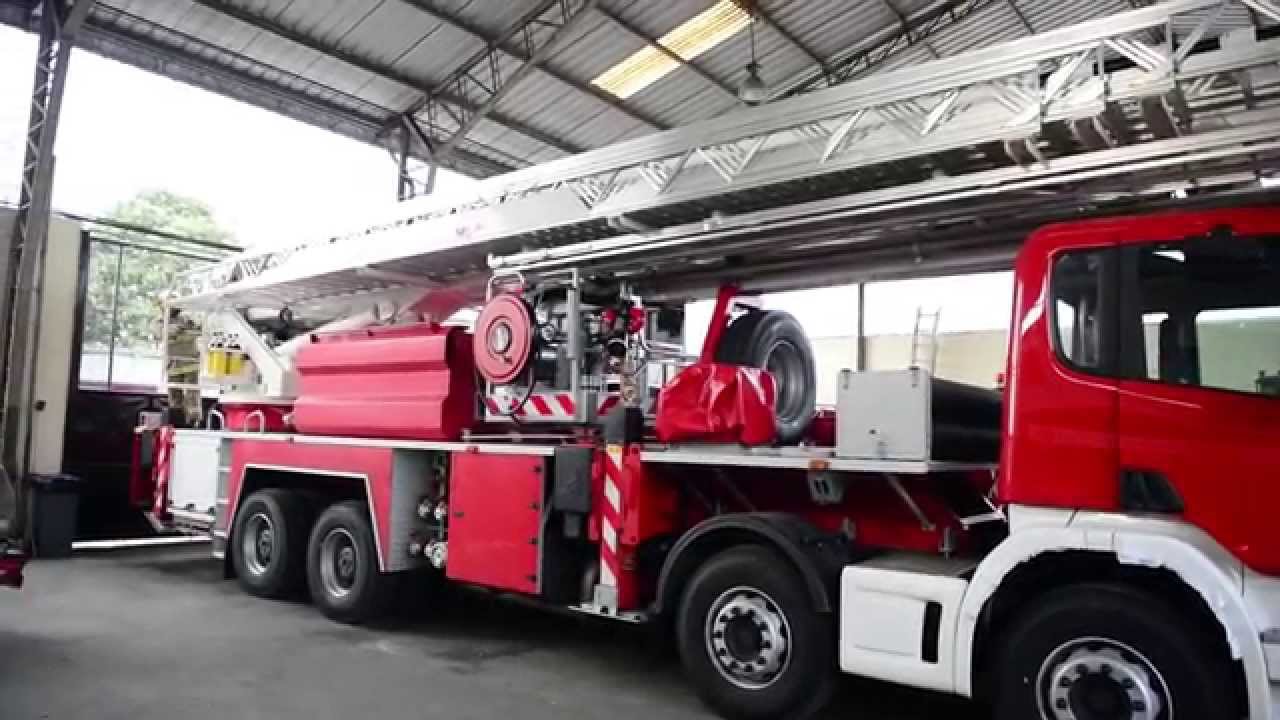 Bomberos de Guayaquil nuevo carro escalera que llega - YouTube