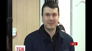 Приморський районний суд Одеси випустив Адама Осмаєва на волю(, 2014-11-18T15:48:25.000Z)