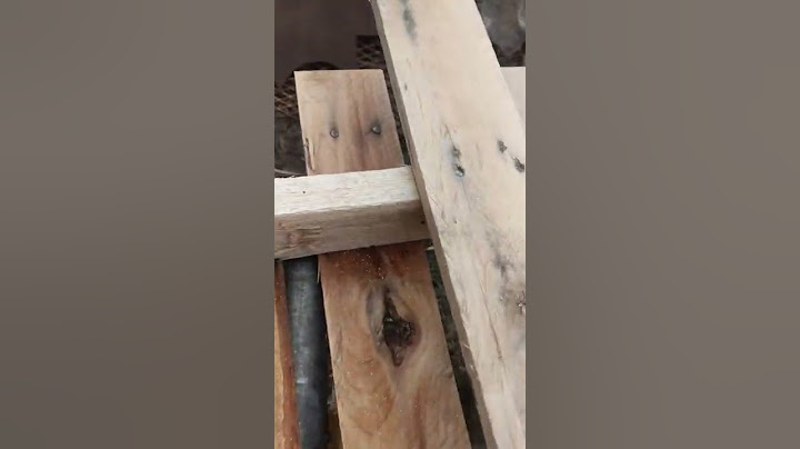 disassembling a pallet