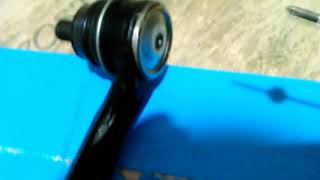 картинка: врезаю тавотницы на  рулевые наконечники. там не было  смазки вообще.