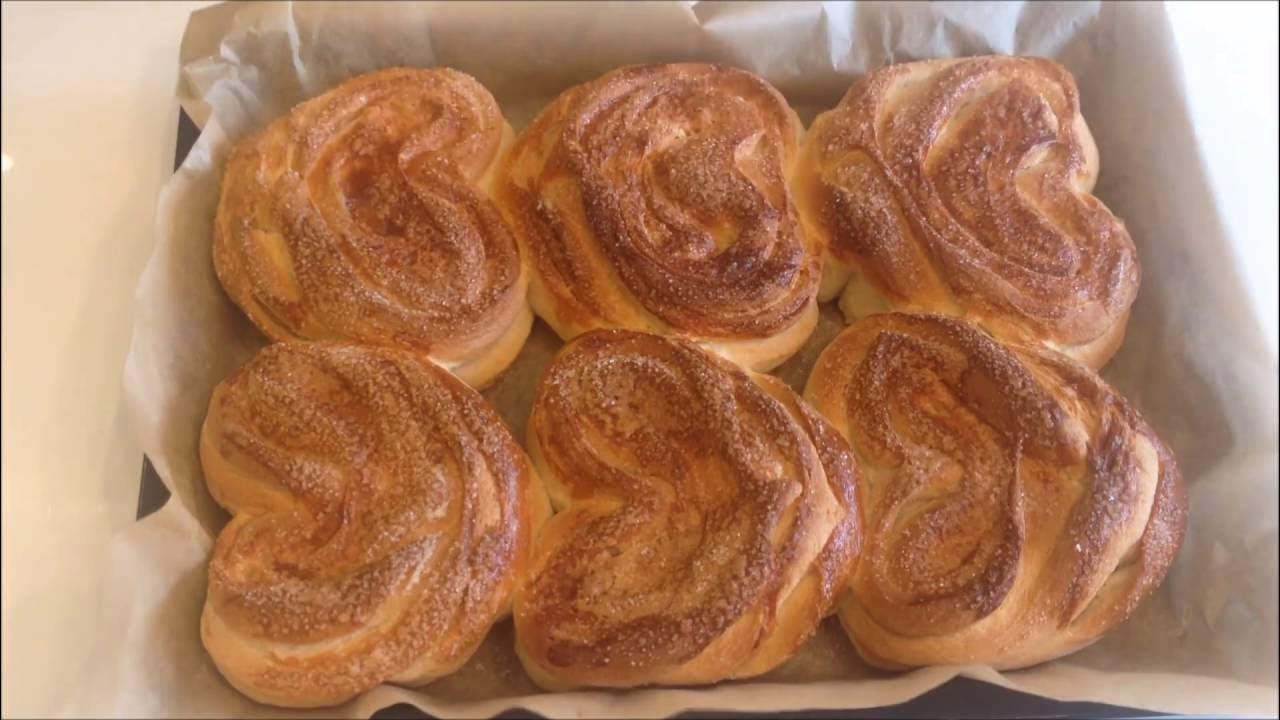 Булочки из детства. Булочки с сахаром. Московская булочка с сахаром. Сахарные булочки. Плюшка московская.