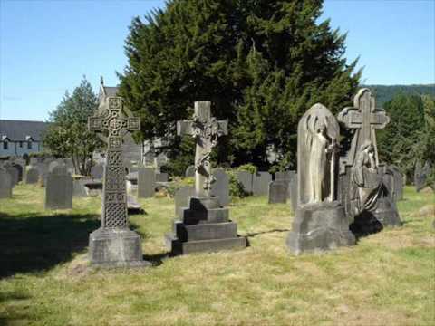 Eve Smith singing "Am Tag als Connie Kramer starb".wmv