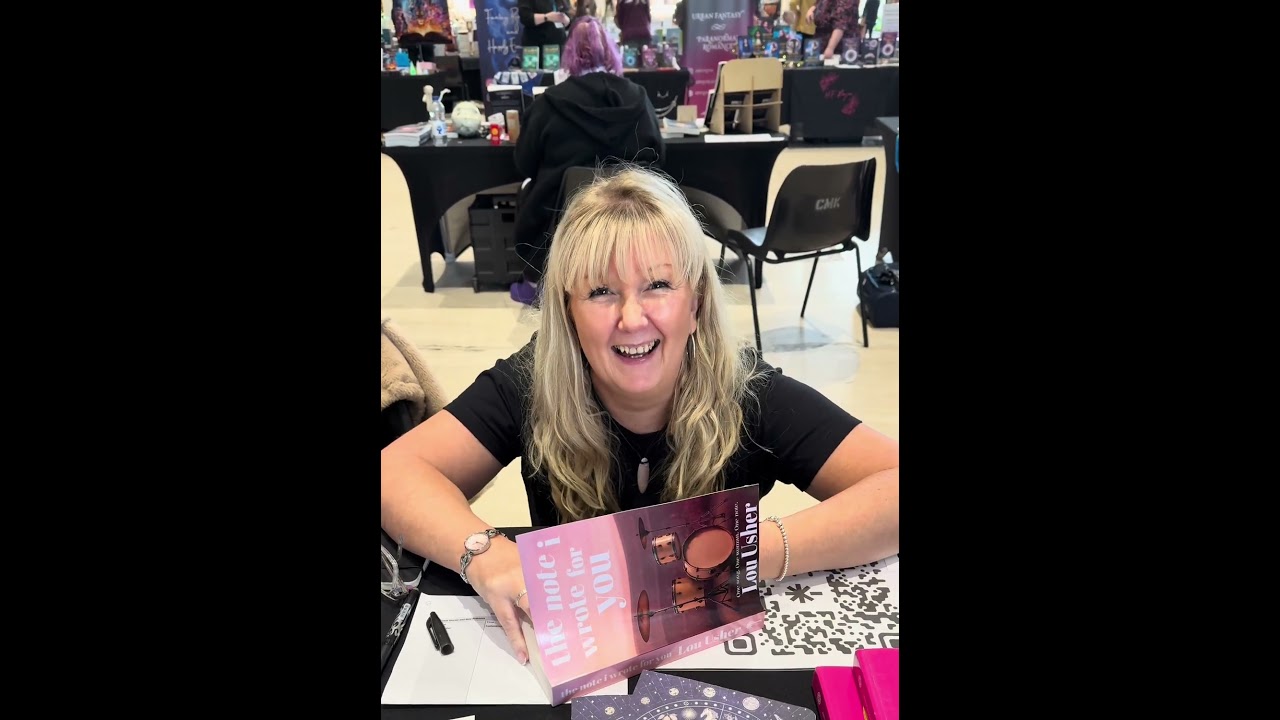 🖊️ 📖 Подписываю пикантные книги о путешествиях и музыке 