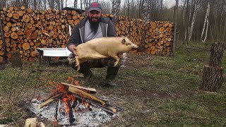 Поросёнок целиком, на углях фаршированный