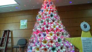 CHRISTMAS TREE MADE IN RECYCLED MATERIALS screenshot 2