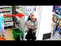 БАБКА ВОРОВКА ЗАСУНУЛА ТОВАР В ТРУСЫ, ЭТО ПРОСТО ЖЕСТЬ The Hand Shaker Shoplifter 😀😀😀