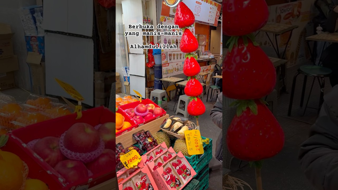 Sate buah ada dipasar Ueno.dozo,Dozo,dozo.