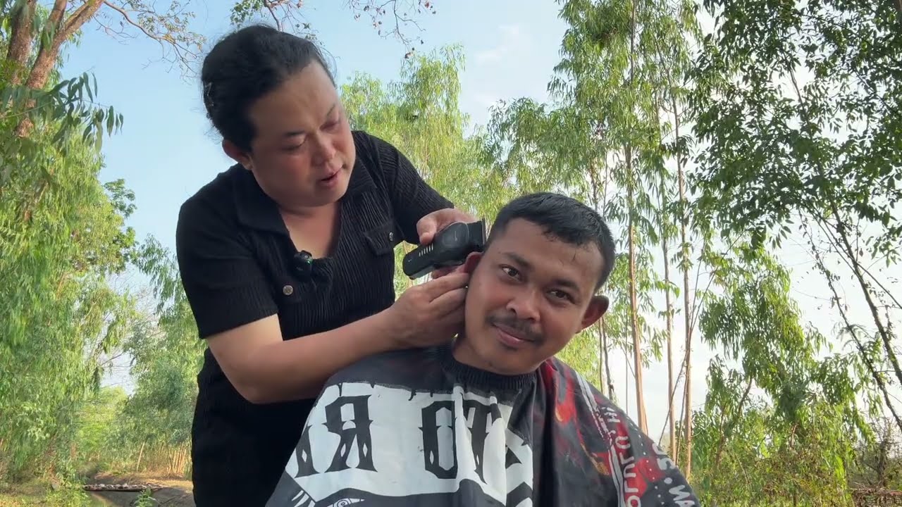 ตัดไปเลยดีไหม นายหูดำต้องได้ลุ้นทุกทีที่สาวเฉิ่มตัดผมให้