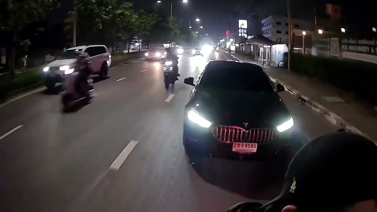 แค่บีบแตรเตือนเอง พี่ก็เก่งเกิน ระวังเบาหวานขึ้นนะครับ