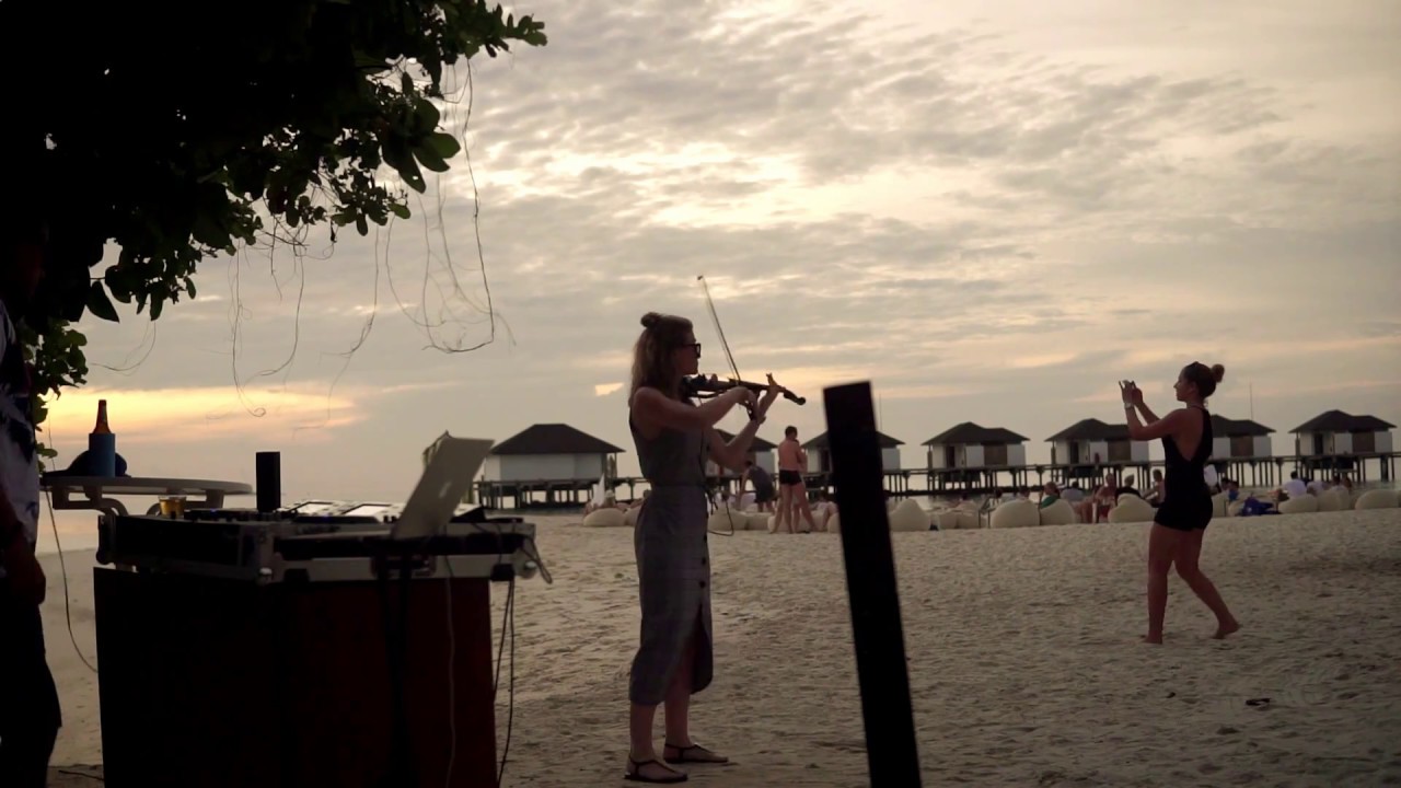 Sundowner MISS vio-LINE with DJ Chen Maledives