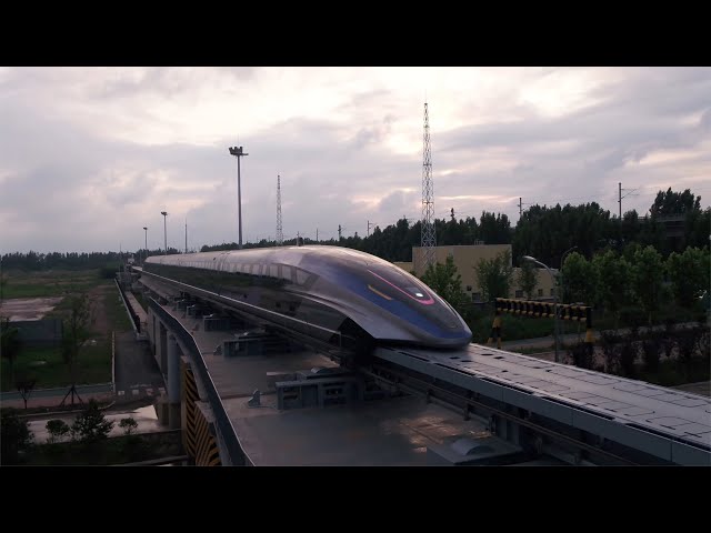 World's first 600 km/h high-speed maglev train rolls off assembly line class=