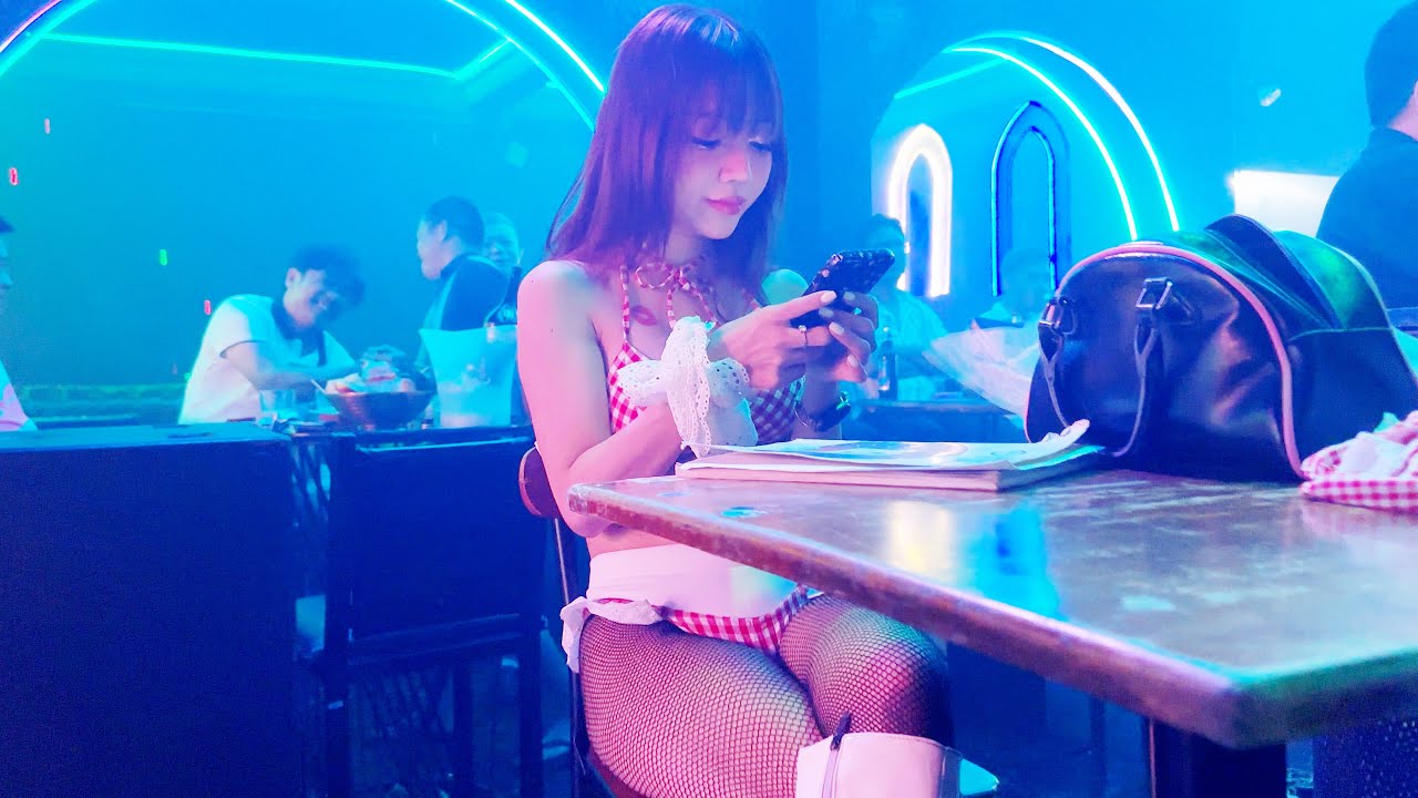 How is Vietnam nightlife nowdays? Hochiminh Saigon city pretty dressed ladies!