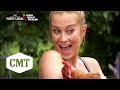 I Love Kellie Pickler on CMT | First Look: Kellie & Her Chickens