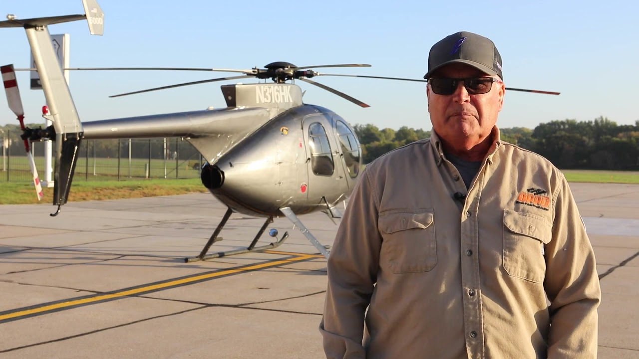 Lineworkers utilize helicopter to inspect transmission lines - YouTube