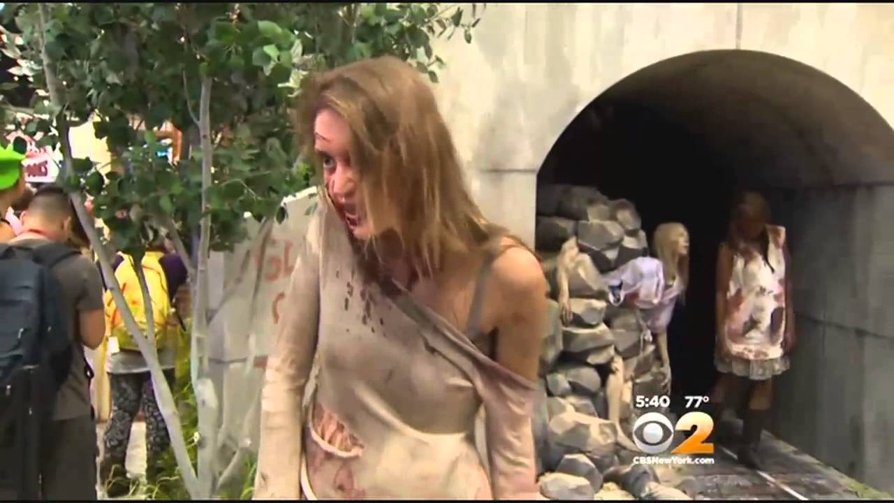 Opening Day Of Comic-Con Draws Sci-Fi Stars, Super Heroes, And Fans