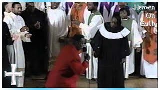 He's A Mighty God - Rev. Timothy Wright & the NY Fellowship Mass Choir chords