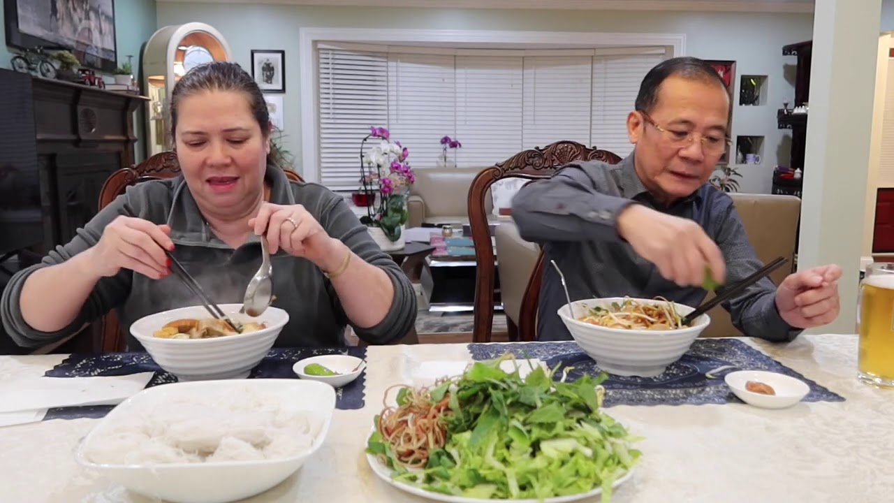 VLOG 755 ll chia sẽ Nồi Bún Riêu Thơm Ngon đậm chất quê hương vợ chồng chú 8 đã có chuyển bay về VN