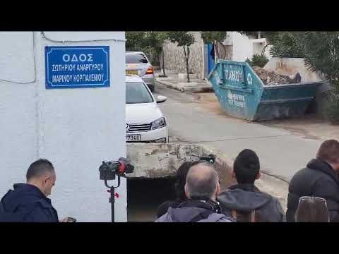 Η άφιξη των βουλευτών του ΣΥΡΙΖΑ στο σπίτι του Κασσελάκη στις Σπέτσες
