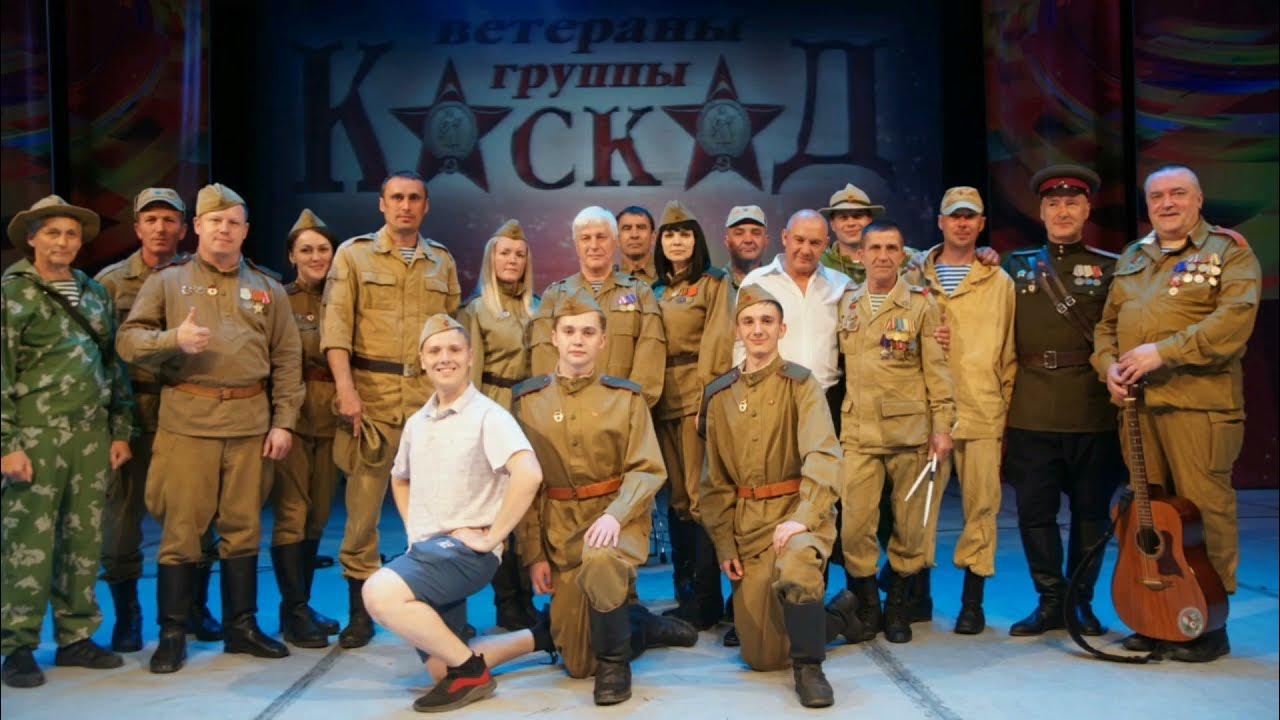 Рок группа из 10 человек. Группа колонна. Уаутла-де-хименес. Организованная транспортная колонна пдд. Кирпичный дом с колоннами.